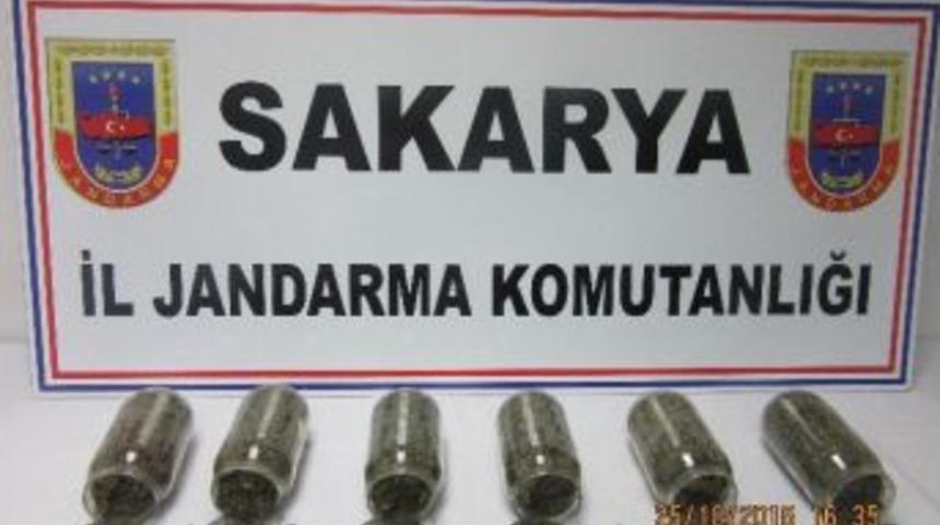 Ş&uuml;pheli Ara&ccedil;tan Kavanoz İ&ccedil;inde 1 Kilo Esrar Maddesi &Ccedil;ıktı