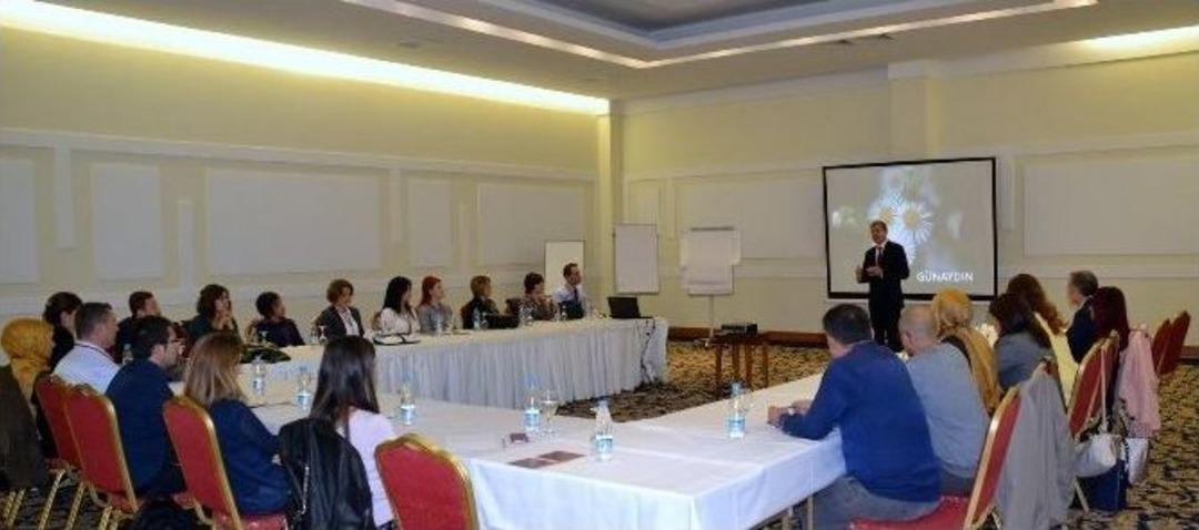 Sağlık &Ccedil;alışanlarına Y&ouml;nelik Eğitici Eğitimi