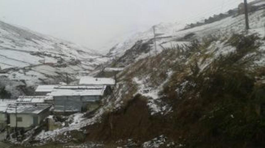 Rize&rsquo;de Kar Yağışı