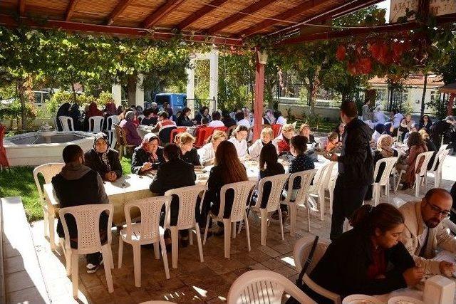 Dinar’da Yaşlılarla Birlikte Aşure Ve Keşkek Günü Etkinliği