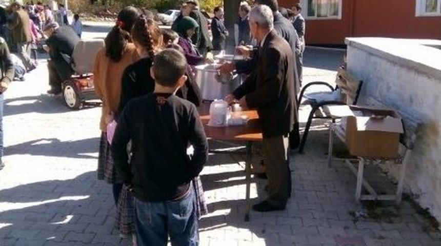 Derbent K&ouml;y&uuml;nde İmece Usul&uuml; Aşure