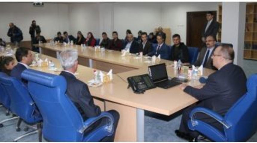 Şehit Ailelerinin &Ccedil;ocuklarına Bilgisayar Dağıtımı