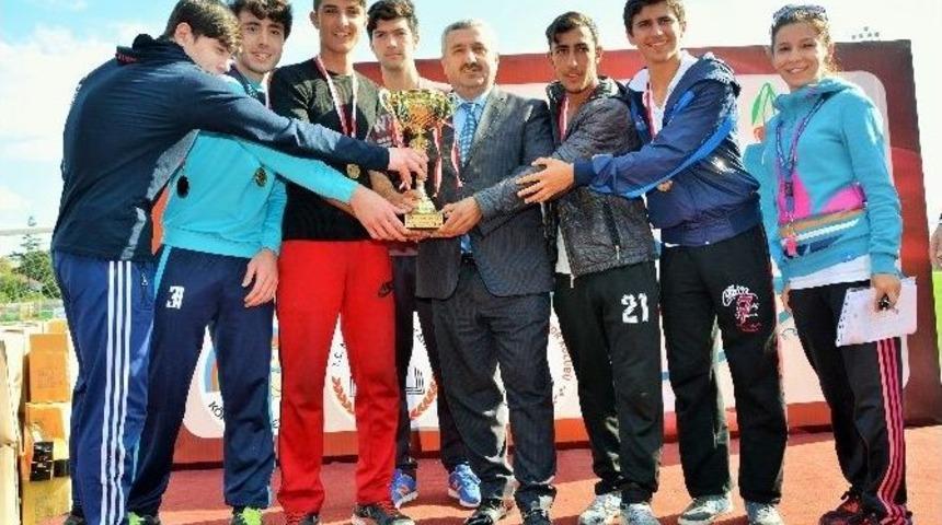 K&ouml;rfez&rsquo;de Gen&ccedil;ler &lsquo;cumhuriyet&rsquo; İ&ccedil;in Koştu