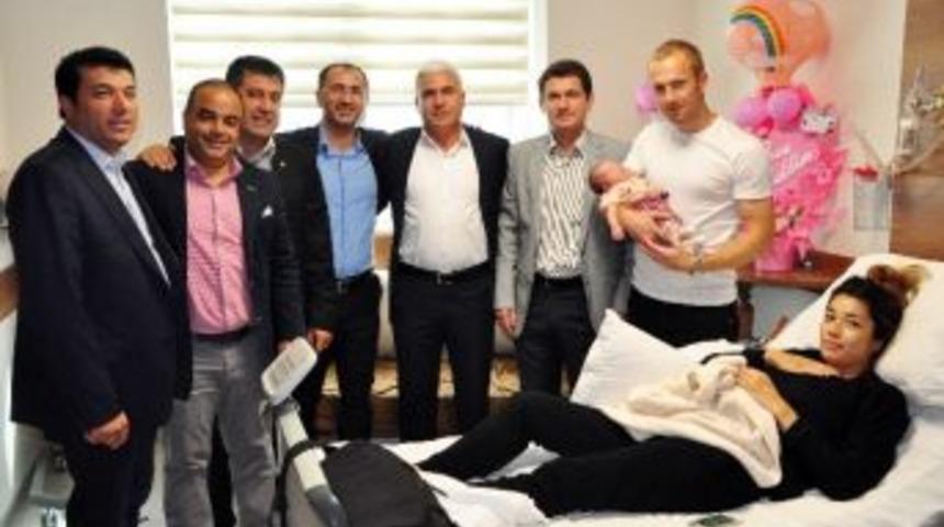 Larsson 2. Kez Baba Oldu