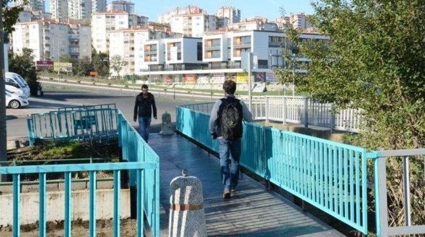 Yayaları Tehlikeye Sokan Yola S&uuml;leymanpaşa Belediyesi &Ccedil;&ouml;z&uuml;m Buldu