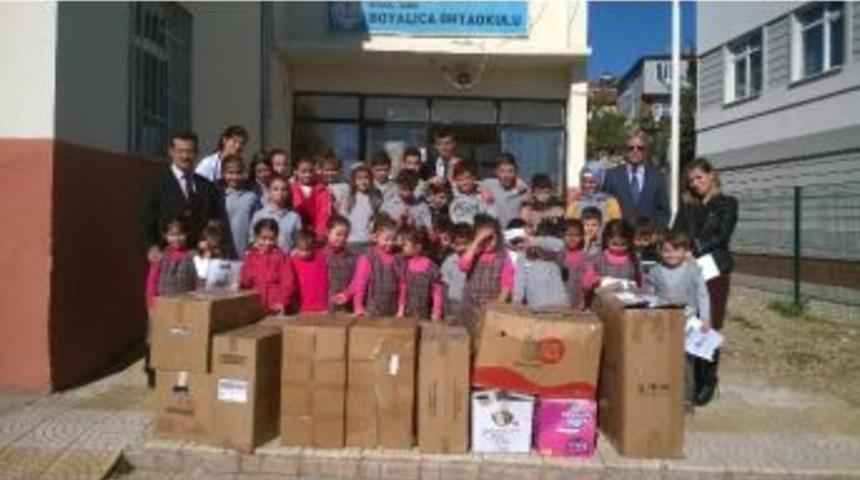 Boyalıcalı &Ouml;ğrencilerden K&ouml;y Okuluna Yardım