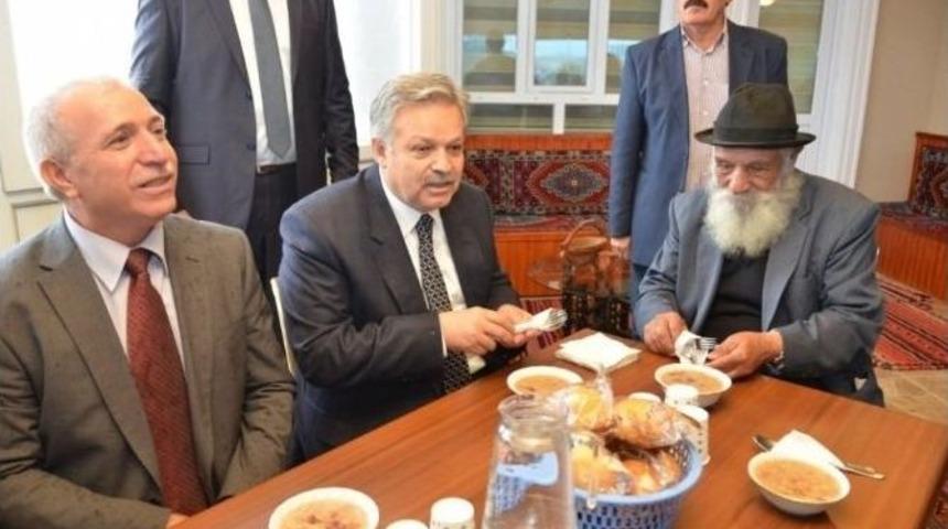 Erzincan&rsquo;da 10 Bin Kişiye Aşure Dağıtıldı