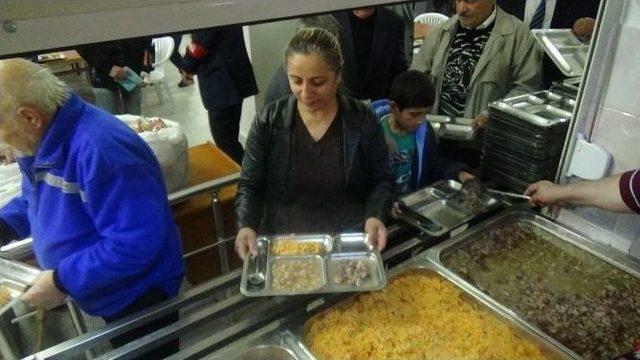 Erzincan’da 10 Bin Kişiye Aşure Dağıtıldı