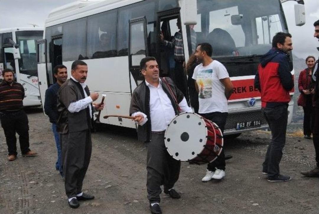 Fotoğraf&ccedil;ılar Takoran Vadisini Gezdi