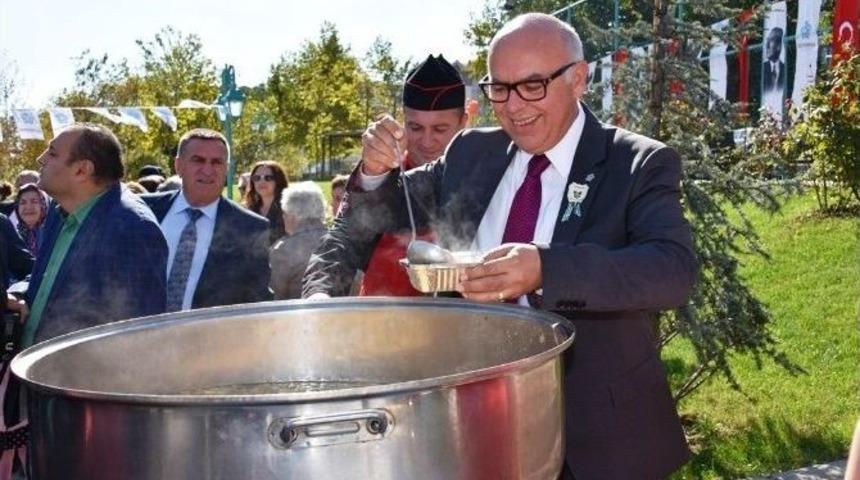 S&uuml;leymanpaşa Belediyesi Aşure Dağıttı