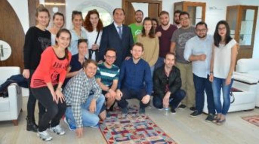 İnternet Bağımlılığı Araştırması İ&ccedil;in T&uuml;rkiye&rsquo;ye Geldiler