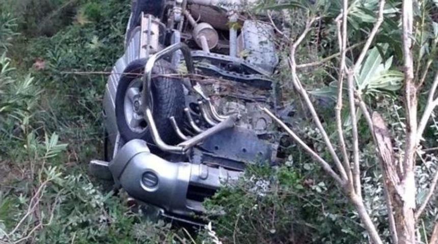 Otomobil Şarampole D&uuml;şt&uuml;: 3 Yaralı