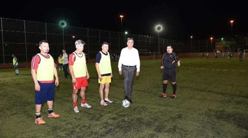 Seyhan&rsquo;ın &lsquo;veteran Futbol Turnuvası&rsquo; Gelenekselleşti