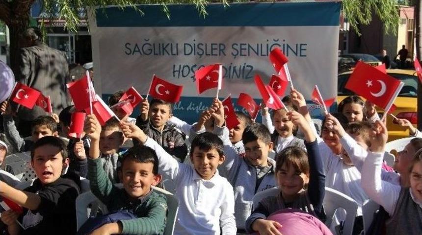 Menderes&rsquo;te Sağlıklı Dişler Etkinliği