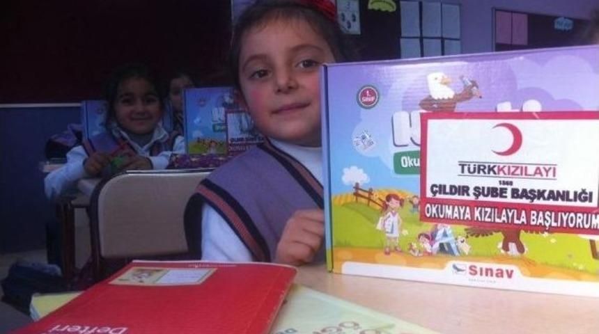 Kızılay Eğitim Seti Dağıttı