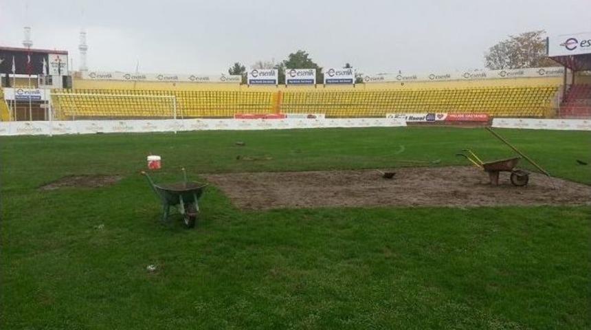 İn&ouml;n&uuml; Stadı&rsquo;nın Zeminine İyileştirme Yapıldı