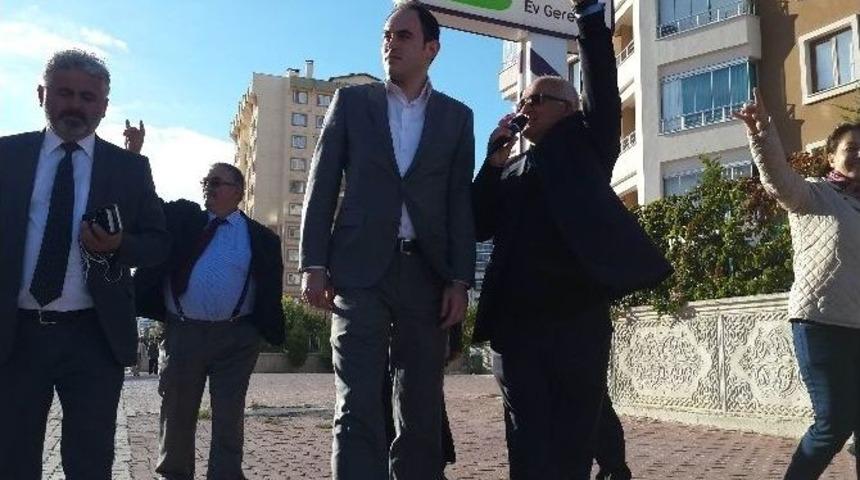 Milletvekili G&ouml;nen, Se&ccedil;menleri Mikrofonla Sandık Başına Davet Etti