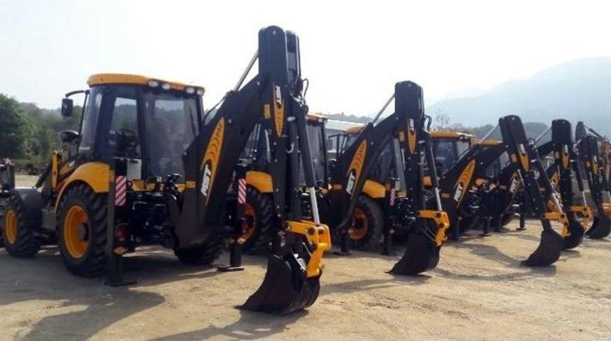 Akyazı Belediyesi De Mst Kazıcı Ve Y&uuml;kleyiciler Tercih Etti