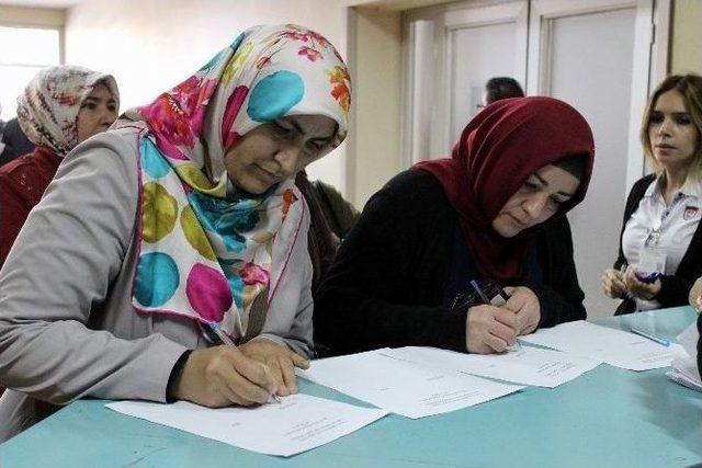 Hastanelerde Temizlik İşçisi Olmak İçin Yarıştılar