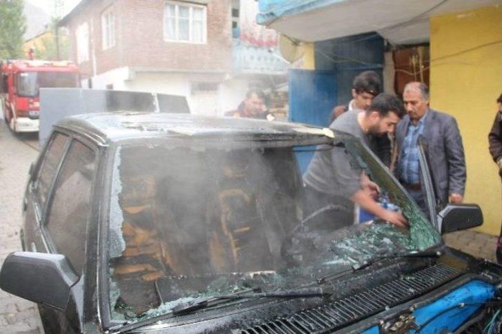 Yanan Otomobili İtfaiye Söndürdü G1