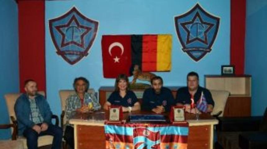 Trabzonspor Taraftarı Alman Çiftten Trabzon Akut’a Destek