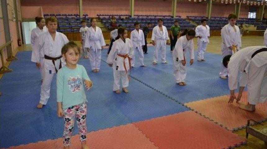 Alaplı Aktif Spor Kul&uuml;b&uuml; Karate Takımı Yıldızlar Ligine Hazırlanıyor
