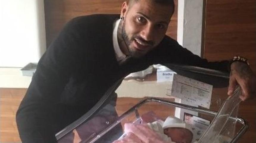 Beşiktaş&rsquo;ın Yıldızı Quaresma&rsquo;nın Babalık Sevinci