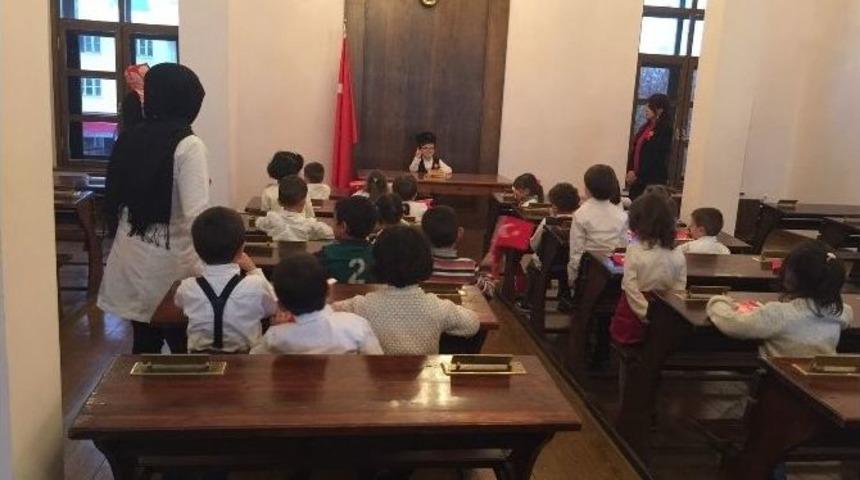 Minik Dadaşlar &ldquo;&ouml;nce Vatan!&rdquo; Dediler