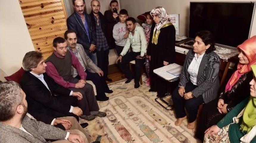 Okmeydanı&rsquo;ndaki Hak Sahipleri Tapularını Başkan Demircan&rsquo;dan Aldı