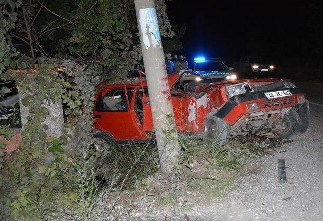 Ortaca’da Otomobil Elektrik Direğine Çarptı; 2 Yaralı