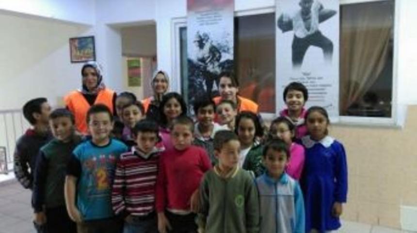 Okul Sosyal Hizmet Birimi Okullarda Aşure Dağıttı