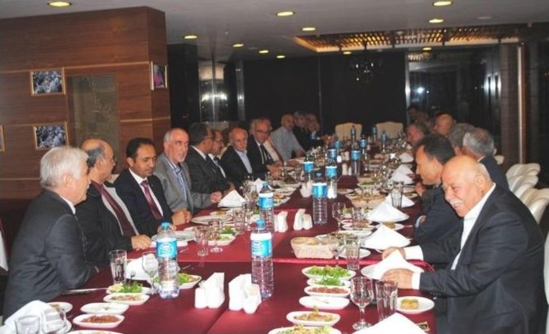 &Ouml;zden, İl&ccedil;e Ve Belde Belediye Başkanları İle Bir Araya Geldi