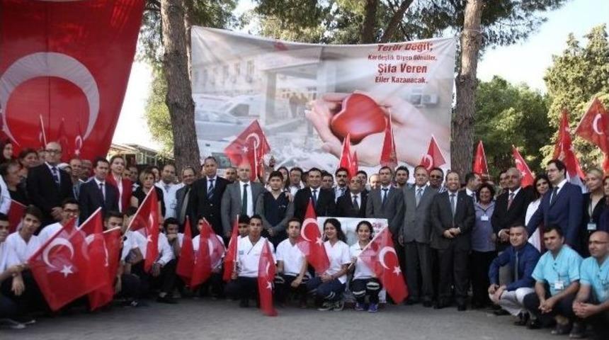 Sağlık &Ccedil;alışanları Ter&ouml;r&uuml; Lanetledi