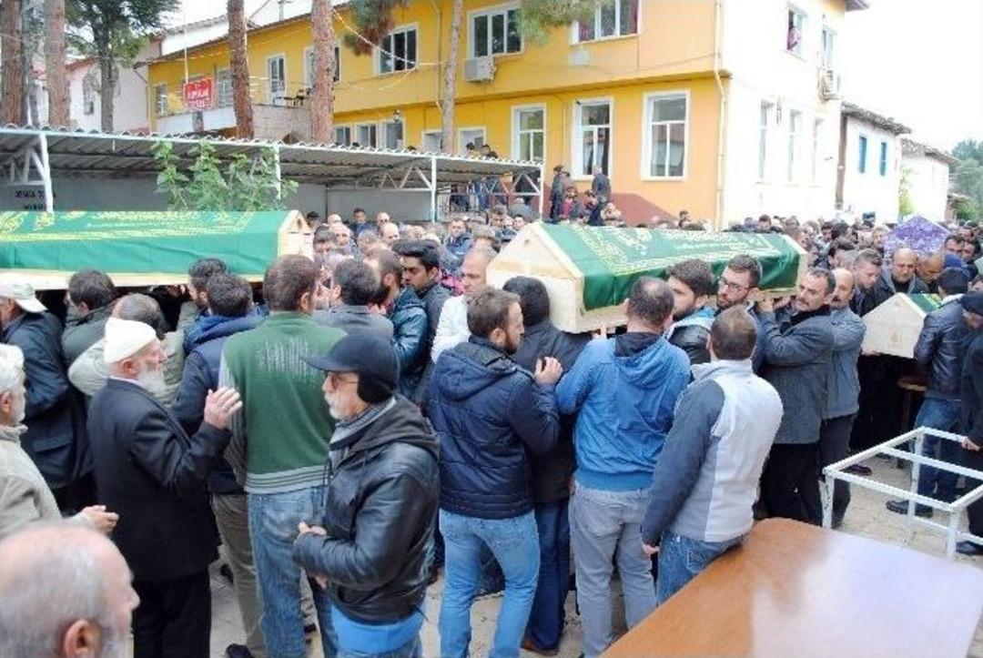 İstanbul&rsquo;daki Metrob&uuml;s Kazasında &Ouml;len 5 Kişiden 4&rsquo;&uuml; Amasya&rsquo;da Defnedildi