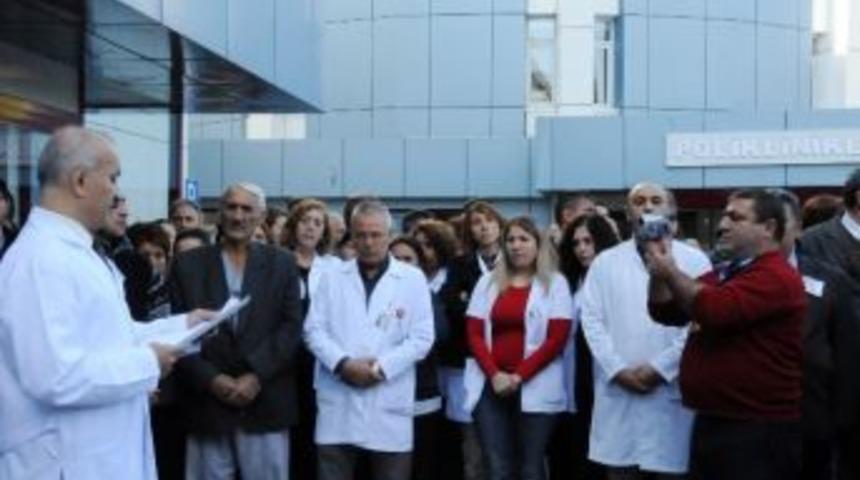 Sağlık &Ccedil;alışanlarına Y&ouml;nelik Yapılan Ter&ouml;r Eylemleri Protesto Edildi