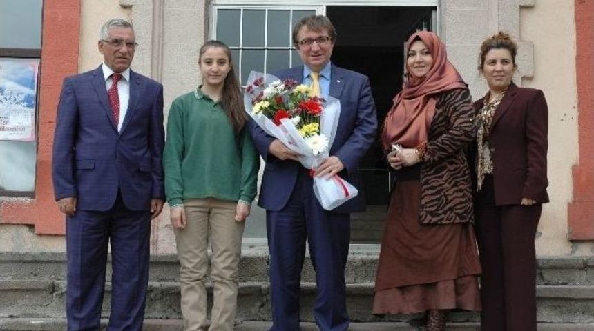 Nenehatun Kız Anadolu Lisesi&rsquo;nde Tablet Dağıtımı Yapıldı