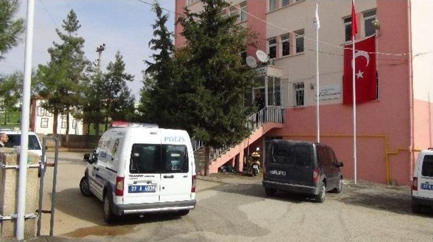 Silahını Temizleyen Doktor Ayağından Yaralandı