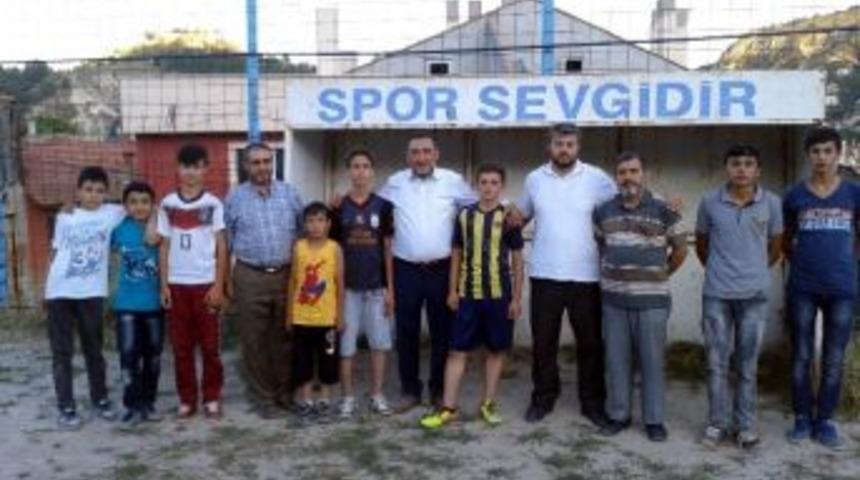 Ş&uuml;kr&uuml; Nazlı, Anadolu Aile Spor Kul&uuml;b&uuml;&rsquo;n&uuml;n Okmeydanı Tesisleri&rsquo;ni Ziyaret Etti