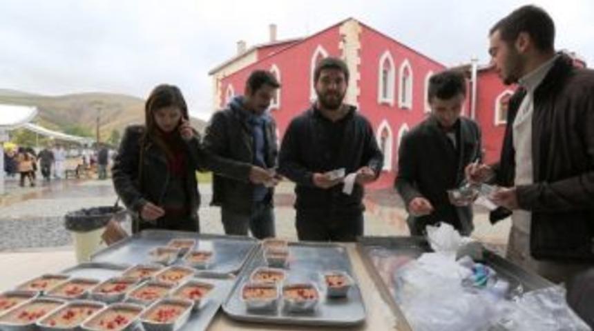 Bayburt &Uuml;niversitesi&rsquo;nde Aşure Etkinliği D&uuml;zenlendi