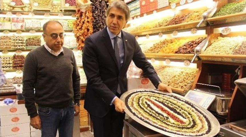 Tarihi Mısır &Ccedil;arşısı&rsquo;nda 20 Bin Kişilik Aşure İkramı