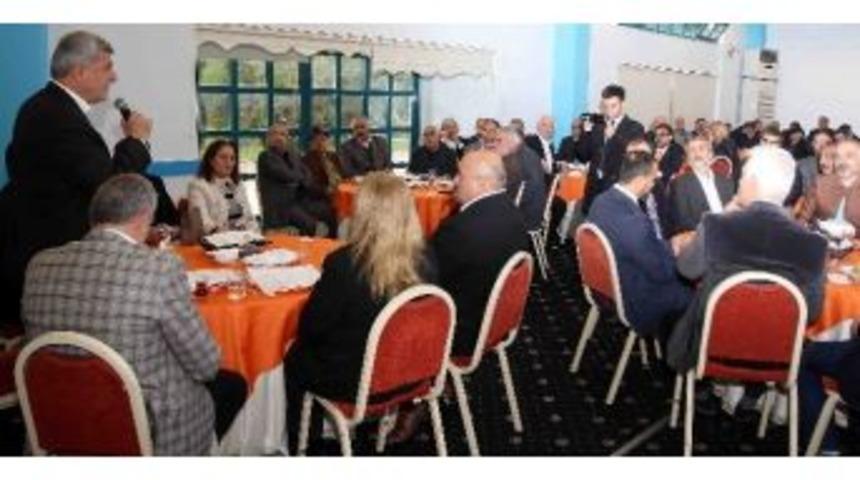 Başkan Karaosmanoğlu, Derince&rsquo;de Muhtarlarla Buluştu