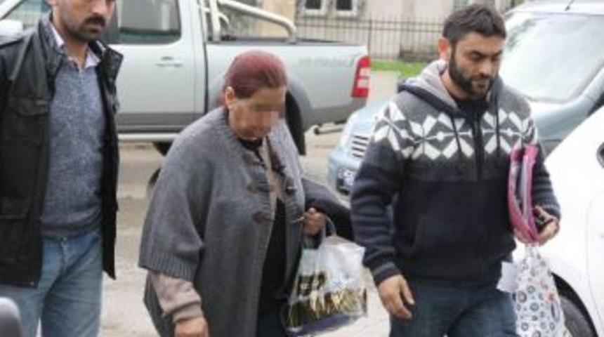 Iraklı Kadın Bileklik &Ccedil;alıp Ka&ccedil;arken Yakalandı