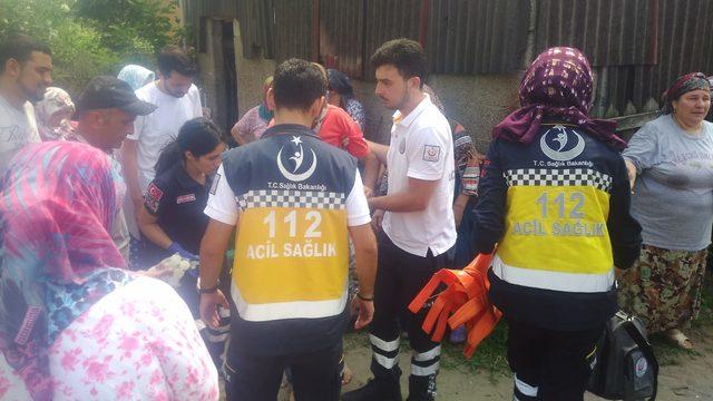 Balkon çöktü, baba- oğul yaralandı