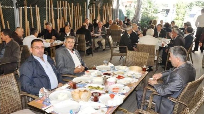 Chp Ödemiş Teşkilatı Muhtarları Kahvaltıda Buluşturdu