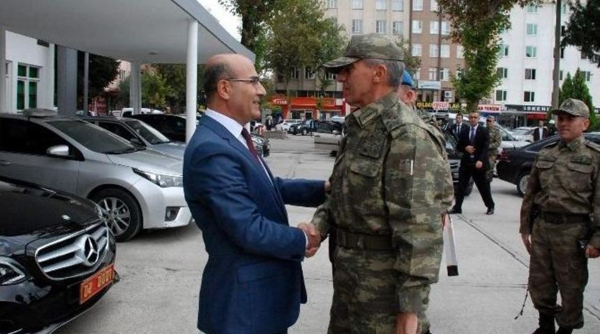 Jandarma Genel Komutanı Mendi, Birlikleri Denetledi