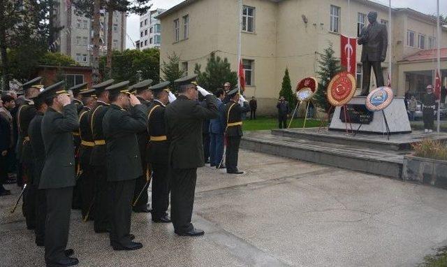 Tatvan’da Çelenk Sunma Töreni Düzenlendi