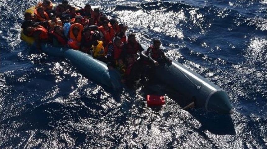 M&uuml;lteci Faciası T&uuml;rk Sahil G&uuml;venlik Ekibince Engellendi