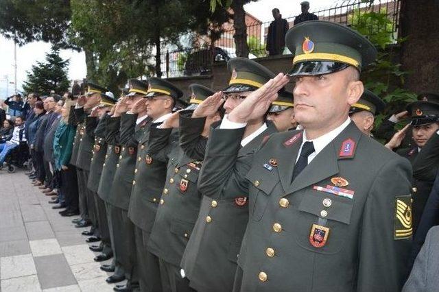 Niksar’da 29 Ekim Bayram Çelenkleri Sunuldu