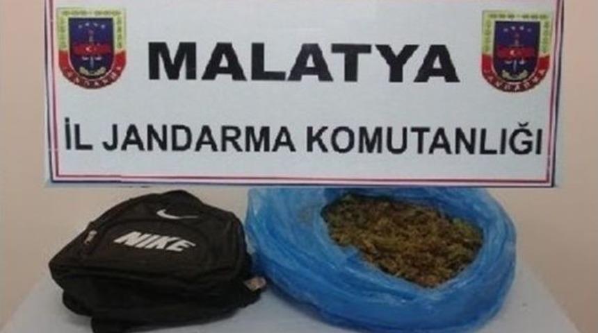 2 Bin Paket Ka&ccedil;ak Sigara Ve 11 Kilo Esrar Ele Ge&ccedil;irildi