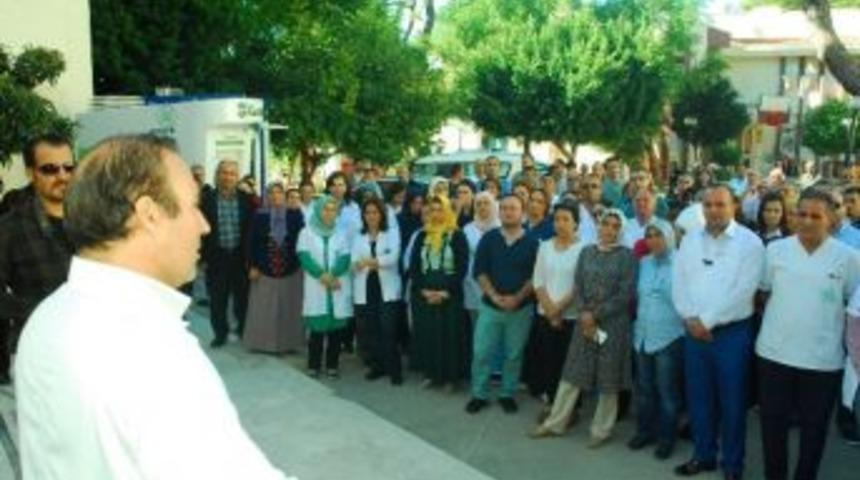 Sağlık&ccedil;ılar Ter&ouml;r&uuml; Lanetledi